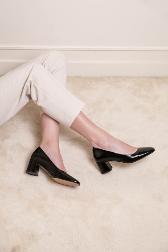 ESCARPIN CONFORTABLE NOIR MAISON TOUFET CUIR BRILLANT EFFET FROISE LOUISE