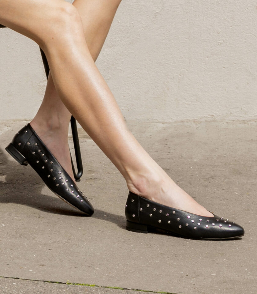 MAISON TOUFET BALLERINES CONFORTABLE NOIR CUIR LISSE CLOUS CAMILA