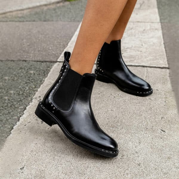 MAISON TOUFET BOTTINES CONFORTABLE NOIR CUIR GLACÉ CLOUS MAXINE