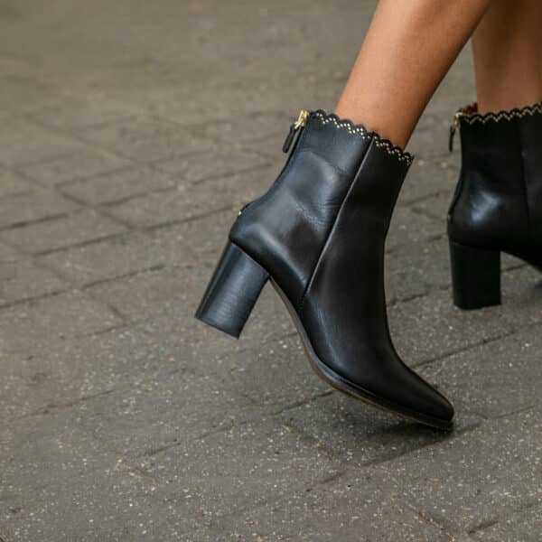 MAISON TOUFET BOTTINES CONFORTABLE NOIR CUIR LISSE CLOUS GISELLA