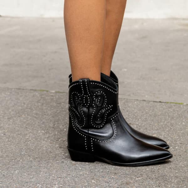 MAISON TOUFET BOTTINES CONFORTABLE NOIR CUIR LISSE CLOUS IRÈNE