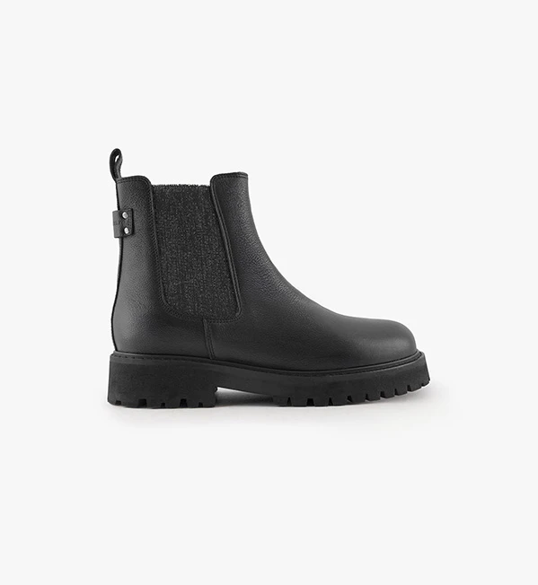 Bottines noires en cuir écoresponsable Maison Toufet sur fond blanc