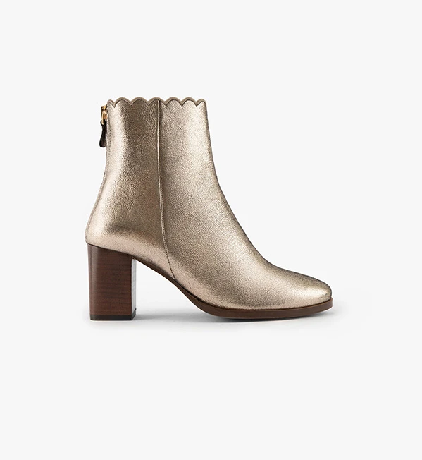 Bottines noires en cuir écoresponsable Maison Toufet sur fond blanc