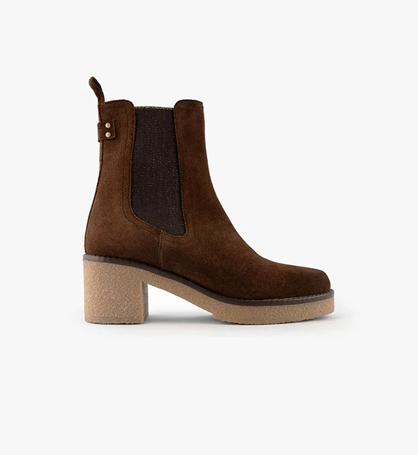 Mocassins féminins en cuir verni Maison Toufet sur fond clair